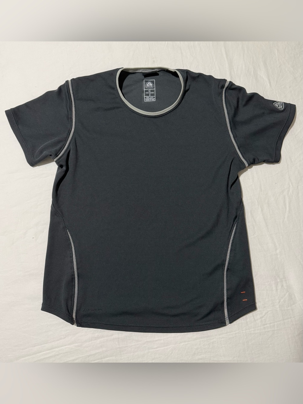 VTG Nike ACG Base Layer 1 Short Sleeve Top Women S 4-6